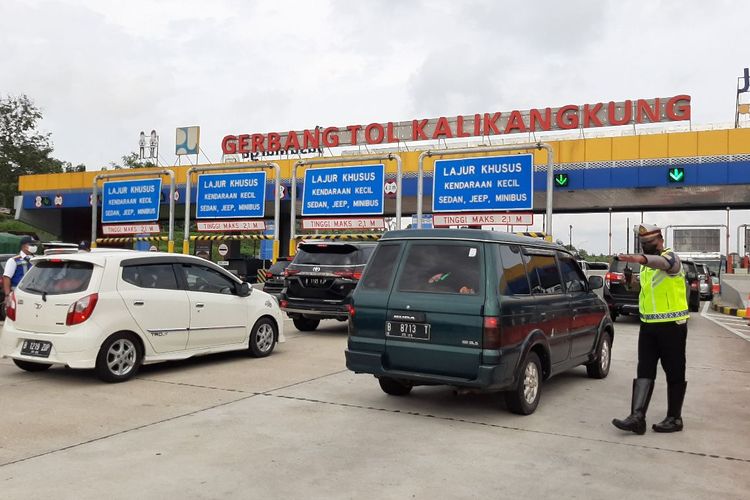 Arus mudik di Gerbang Tol 
Kalikangkung Semarang, Rabu (27/4/2022)