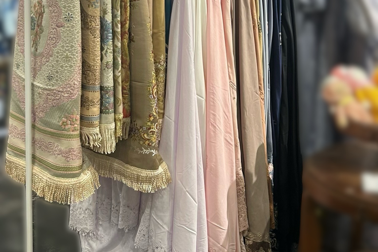 Produk-produk Mukena Sasmaya saat di pameran