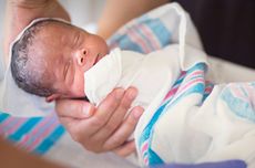 Kapan Bayi Prematur Boleh Mandi? Begini Penjelasan Dokter