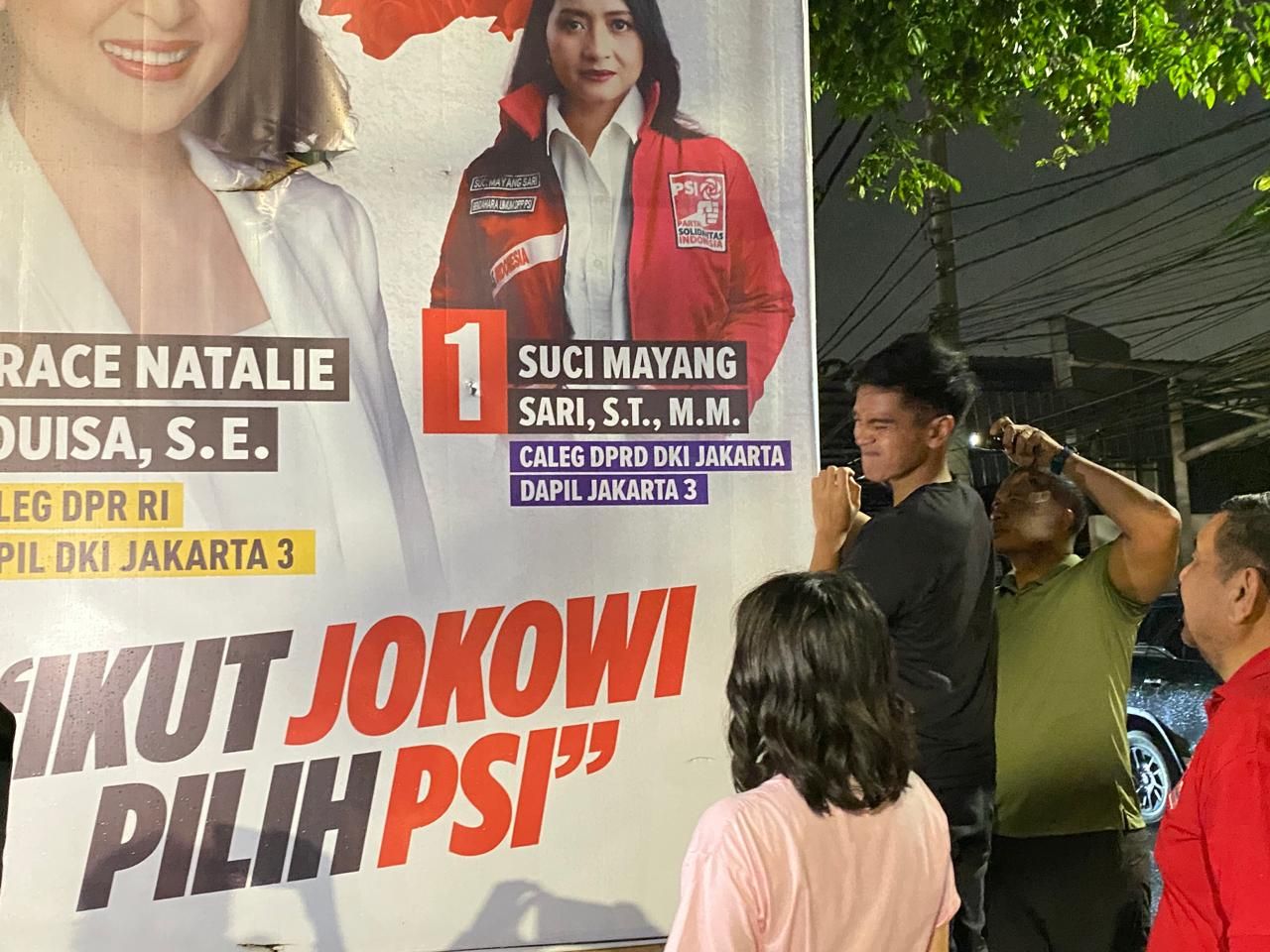 Malam-malam, Kaesang Pangarep Copot Baliho Caleg PSI di Jakarta