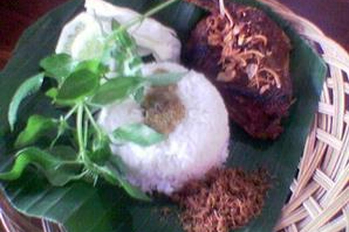 Menu bebek goreng, cocok untuk selera siapa saja.