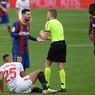 Jenis Pelanggaran dalam Sepak Bola Beserta Hukumannya