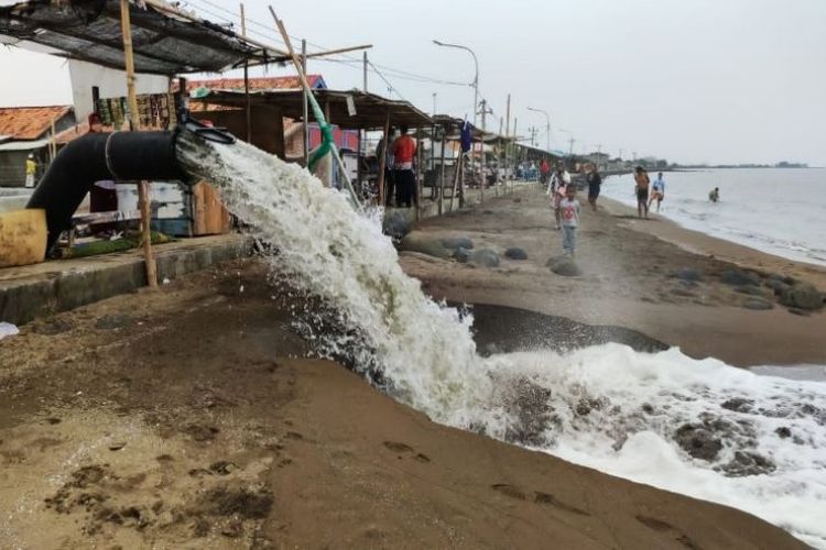 Stasiun Pompa Meduri di Kota Pekalongan, Provinsi Jawa Tengah, dibangun untuk menyedot banjir dan membuangnya ke Pantai Meduri.
