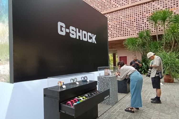 Sejumlah seri jam tangan G-Shock edisi spesial ulang tahun dipamerkan pada area pop-up di Potato Head.