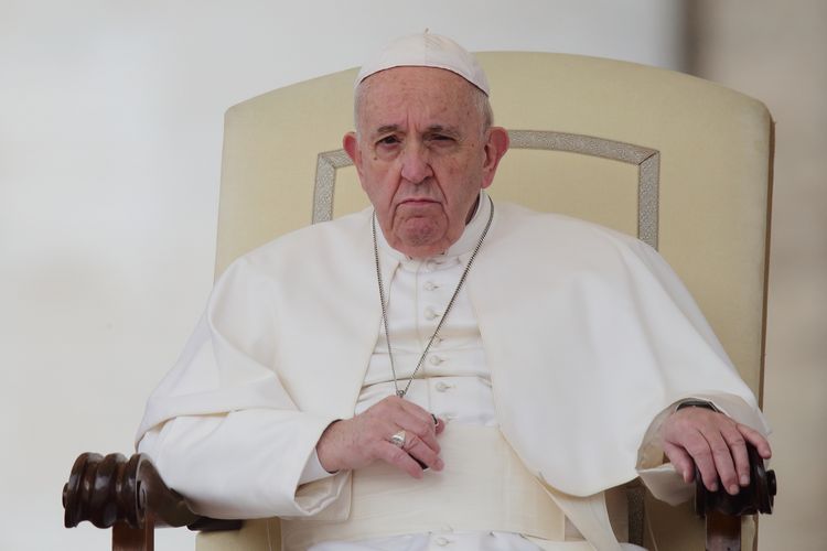 Paus Fransiskus saat memimpin Audiensi Umum mingguan di Saint Peters Square.