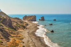 Abrasi Pantai: Pengertian dan Penyebabnya