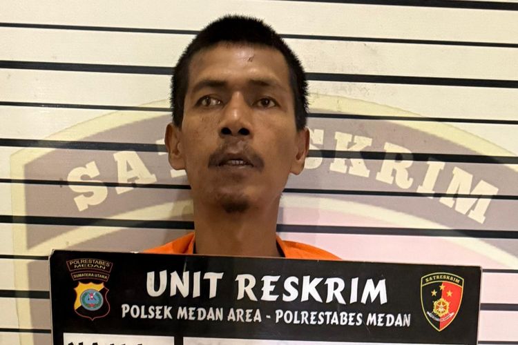 Hendrik Ardi (41) ditahan di Polsek Medan Area pada Kamis (19/6/2025) karena mencuri sepeda motor demi membayar kamar kos dan beli sabu-sabu. 