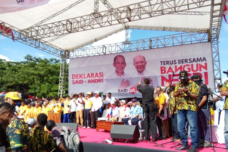 Ribuan warga memadati acara deklarasi pasangan bakal calon gubernur dan wakkil gubernur Maluku, Said Assagaff-Anderias Rentanubun, di Lapangan Merdeka, Ambon, Rabu (10/1/2018).