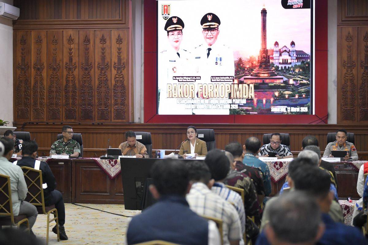 Wali Kota Semarang Agustina Wilujeng dalam Rapat Koordinasi Forum Koordinasi Pimpinan Daerah (Forkopimda) dan High Level Meeting (HLM) Tim Pengendalian Inflasi Daerah (TPID) di Gedung Balai Kota, Kamis (12/3/2026).
