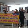 Dilarang Berjualan di Trotoar, Sejumlah PKL di Tuban Unjuk Rasa di DPRD