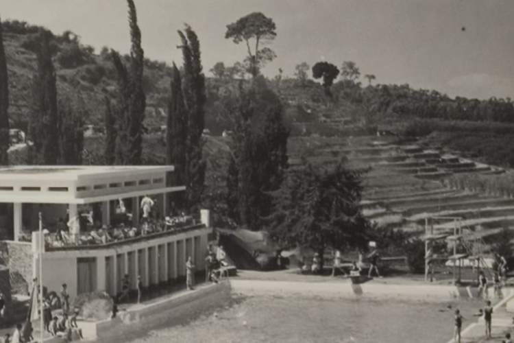 Foto kolam renang Selecta di Malang yang diambil tahun 1934