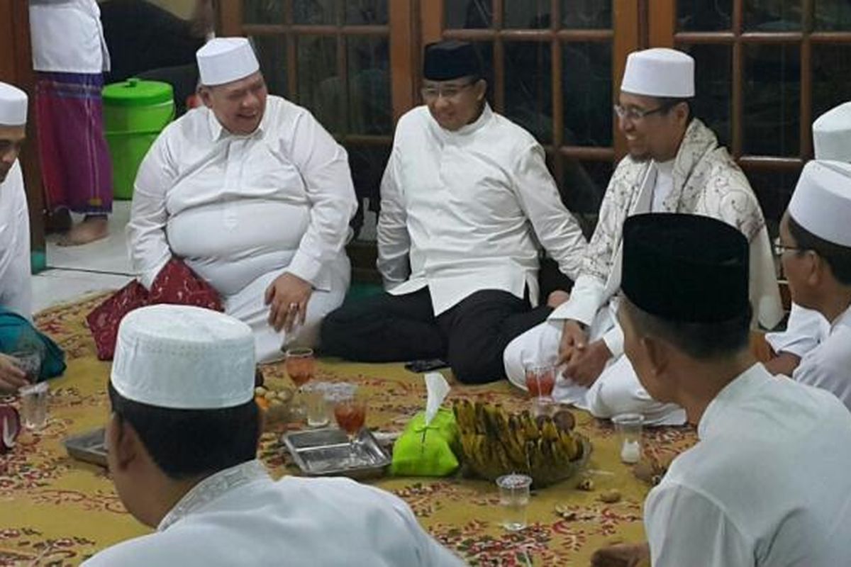 Calon gubernur DKI Jakarta Anies Baswedan menghadiri acara peringatan maulid nabi di Menteng Dalam, Tebet, Jakarta Selatan, Sabtu (4/2/2017) malam.