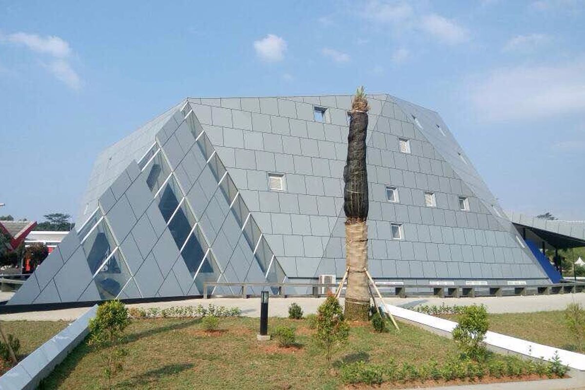 Masjid Al Safar yang berada di Rest Area KM 88 B Tol Purbaleunyi