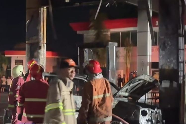 Mobil Kijang Terbakar Saat Isi BBM di Pekanbaru, SPBU Ikut Terbakar
