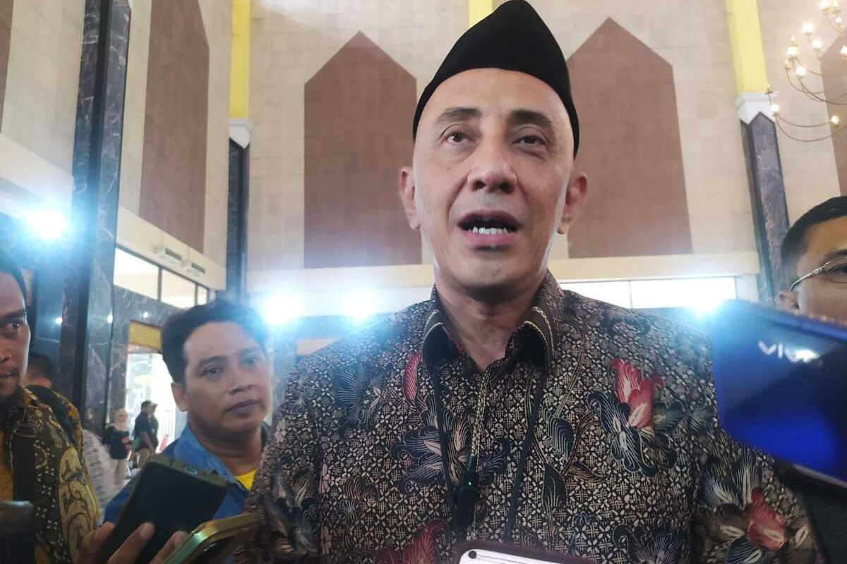 Penjabat Bupati Bangkalan, Jawa Timur, Arief M Edie melaranga seluruh Aparatur Sipil Negara (ASN) di lingkungan Pemerintah Kabupaten Bangkalan berseragam batik menjelang Pemilu Lagislatif, Presiden dan Wakil Presiden pada 14 Pebruari 2024.