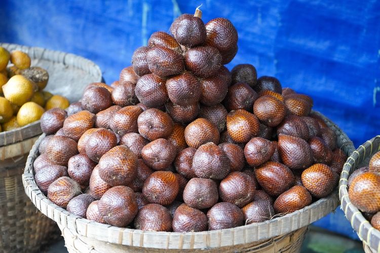 Salak yang dijual di pasar tradisional.