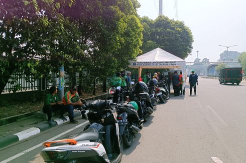 72 Kendaraan Terjaring Razia Uji Emisi di Jalan Pemuda Pulogadung, 14 Ditilang