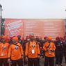 Usai Demo di Depan Gedung DPR/MPR RI, Massa Buruh Longmarch ke Gelora Bung Karno
