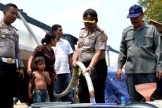 Upaya Warga Lhokseumawe Mendapatkan Air Saat Kekeringan...