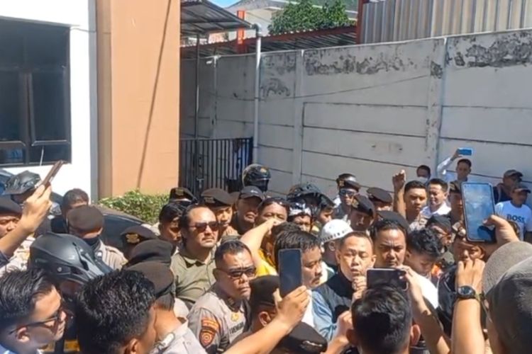 Sempat Terjadi Gesekan Usai Sidang, Pihak Jaksa KPK Minta Maaf ke Massa Pendukung Sudewo