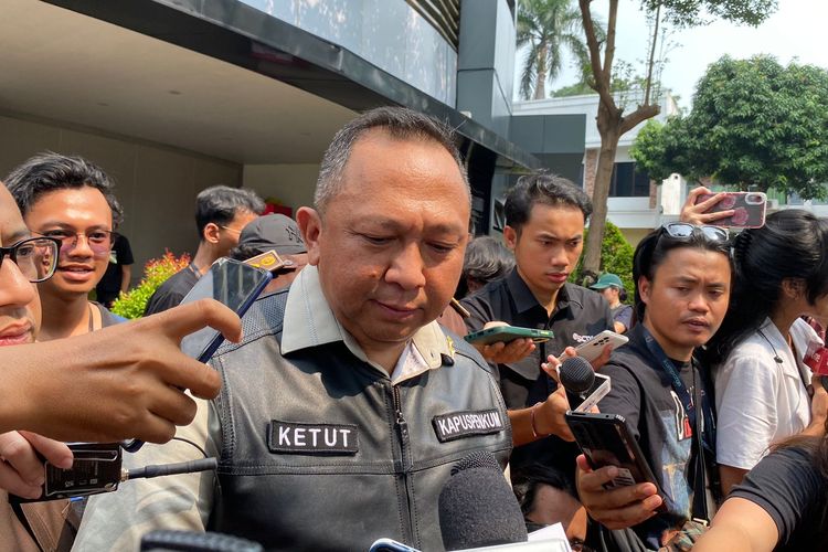 Kepala Pusat Penerangan Hukum Kejagung I Ketut Sumedana menyampaikan poin pemeriksaan terhadap Menteri Pemuda dan Olahraga Dito Ariotedjo dalam kasus korupsi penyediaan infrastruktur menara base transceiver station (BTS) 4G di Kejagung, Jakarta Selatan, Senin (3/7/2023).