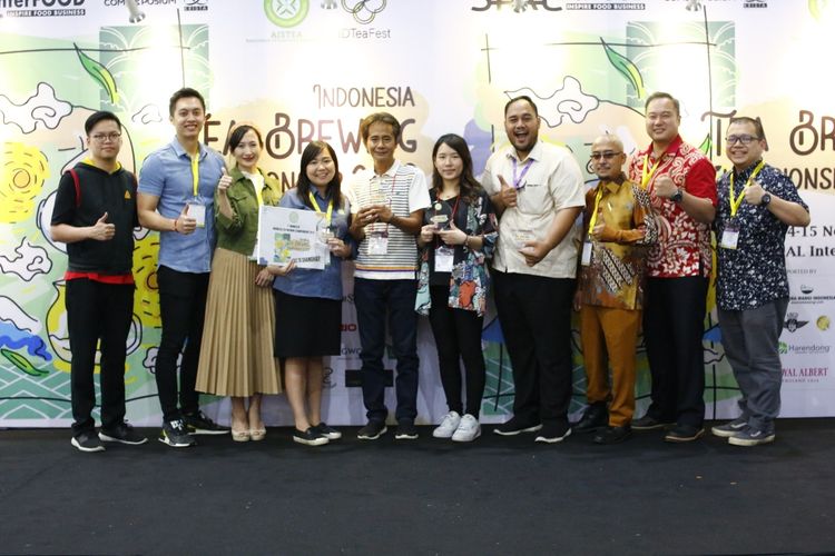 Jajaran pemenang dan juri (Indonesia Tea Brewing Competition/ITBC) 2019.