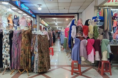 Masyarakat Serbu Baju Lebaran di Tanah Abang, Nyaris Ludes