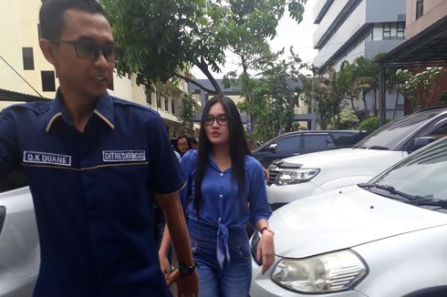 Nella Kharisma Hadiri Pemeriksaan Kasus Kosmetik Oplosan di Polda Jatim