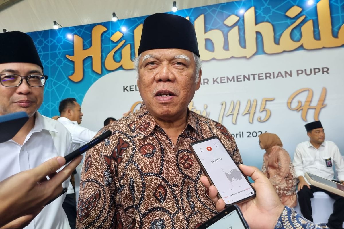 Menteri Pekerjaan Umum dan Perumahan Rakyat (PUPR) Basuki Hadimuljono saat ditemui setelah acara Halalbihalal Idul Fitri 1445 H Kementerian PUPR di kantornya, Selasa (16/4/2024).