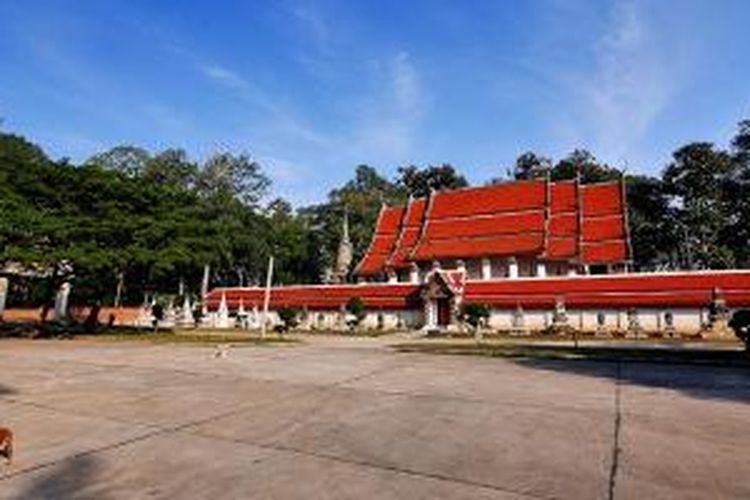 Wat Khanon Temple, bangunan bersejarah di daerah Ratchaburi, Thailand bagian tengah. 