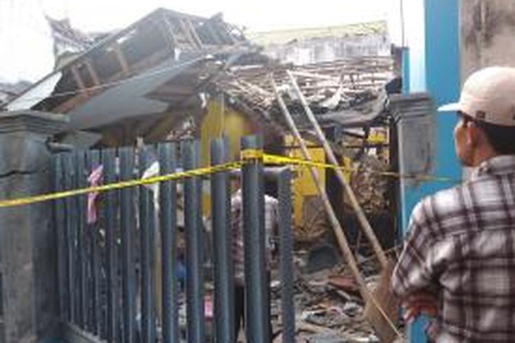 Ledakan hebat di Perumnas Bugul Kidul RT 3/RW 5 Blok C8 4 Kelurahan Bugul Kidul Kota Pasuruan Jawa Timur
