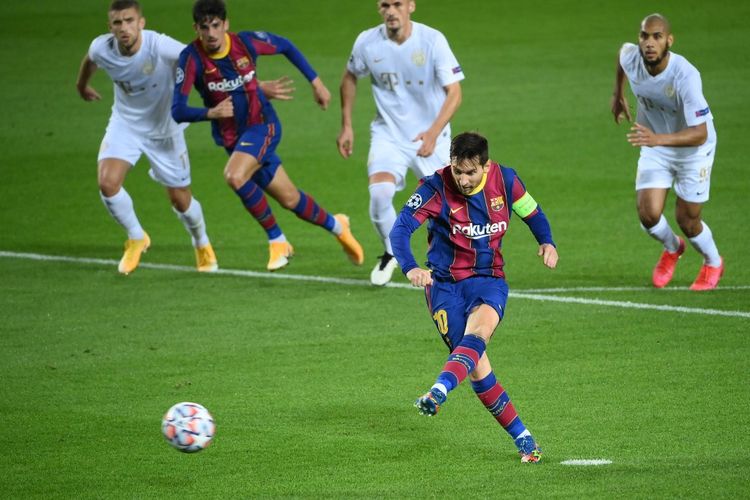 Proses gol penalti Lionel Messi pada laga matchday pertama Grup G Liga Champions 2020-2021, Barcelona vs Ferencvaros di Stadion Camp Nou, Selasa (20/10/2020) atau Rabu dini hari WIB. 