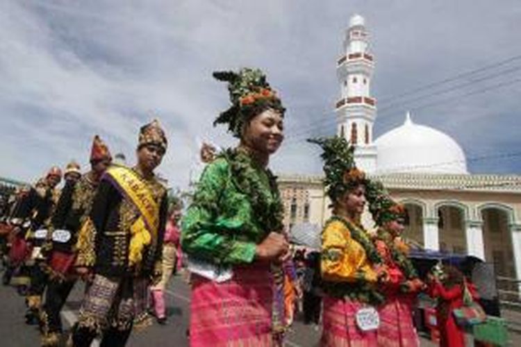 Ribuan Warga Saksikan Pawai Budaya Aceh