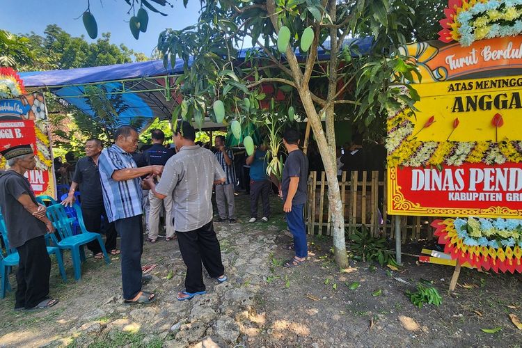 Suasana rumah Angga Bagus Perwira (12) di Desa Ledokdawan, Kecamatan Geyer, Minggu (12/10/2025) pagi. Siswa SMP di Grobogan itu tewas diduga dianiaya teman sekolahnya .
