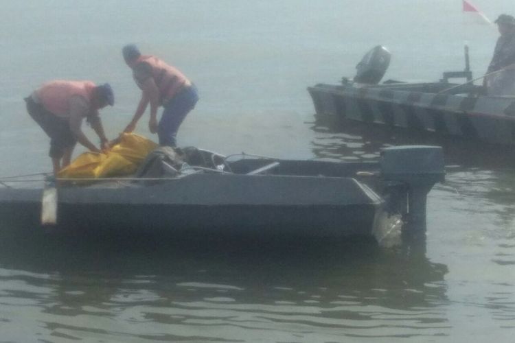 Seorang nelayan di Kabupaten Sinjai, Sulawesi Selatan ditemukan tewas mengapung di sekitar pelabuhan Larelarea. Rabu, (31/1/2024).