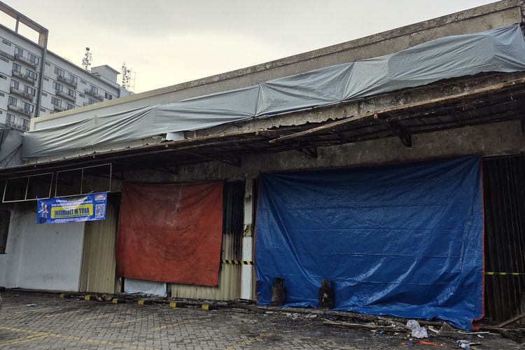 Kebakaran Minimarket di Tangerang Bikin Panik, Karyawan Siram Api Pakai Air Galon Dagangan