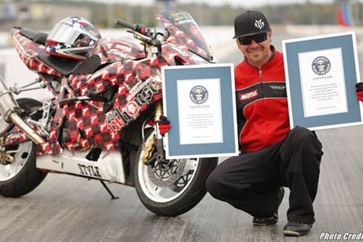 Jesse Toler dengan penghargaan Guinness Book World of Record.