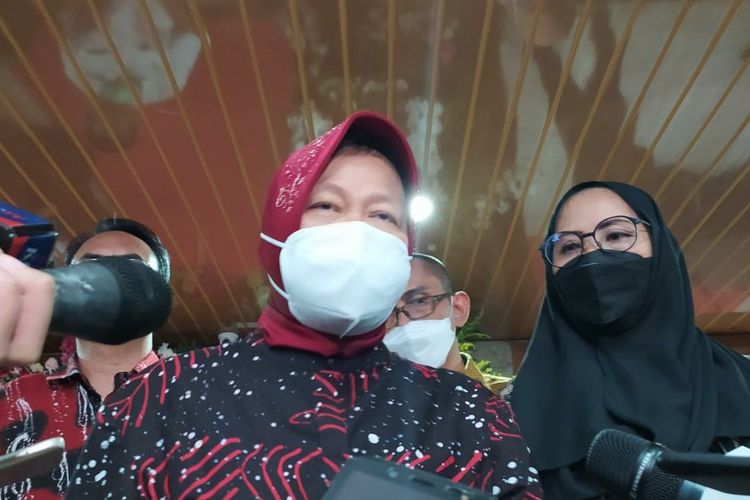 Menteri Sosial (Mensos) Tri Rismaharini di Kantor Kementerian Sosial (Kemensos) di Jalan Salemba Raya, Jakarta, Kamis (2/12/2021)