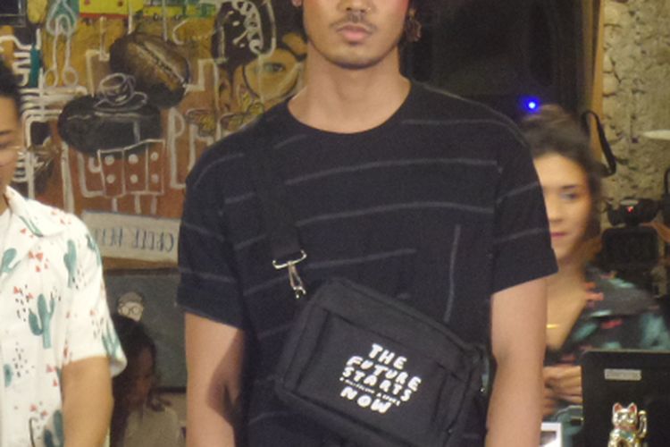 Salah satu koleksi Filosofi Kopi Apparel.