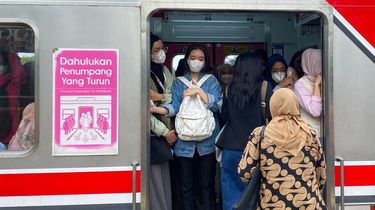 Bukan Solusi Keselamatan, Penumpang Perempuan Tolak Usulan Gerbong Wanita Pindah ke Tengah