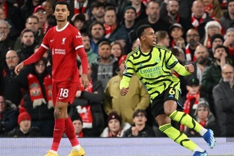 Pemain Arsenal, Gabriel, berselebrasi seusai mencetak gol ke gawang Liverpool. Laga Liverpool vs Arsenal digelar di Stadion Anfiel, pada Sabtu (23/12/2023) atau Minggu dini hari WIB.  