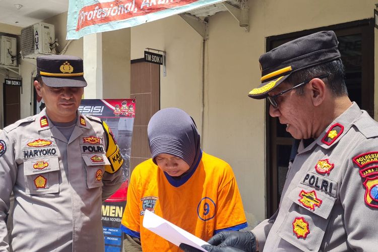 ART asal Trenggalek ditangkap karena mencuri uang majikan di Surabaya, Kamis (30/11/2023). Padahal, ART ini baru bekerja sekitar dua bulan.