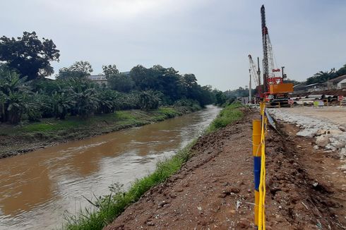 Pemprov DKI Bangun Saringan Sampah Kali Ciliwung Senilai Rp 195 Miliar, Ditargetkan Beroperasi Januari 2023