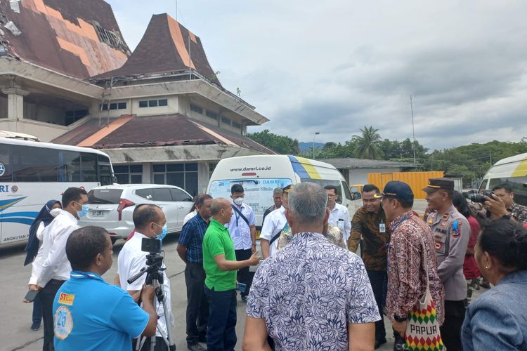 Sekretaris Dirjen Perhubungan Darat Amirulloh bersama rombongan hadir dalam giat uji coba trip hari kedua rute Atambua, NTT - Dili, Timor Leste 