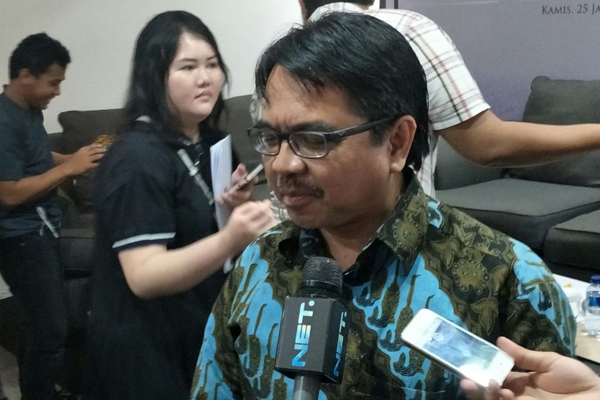 Direktur Komunikasi Strategis SMRC Ade Armando di Kantor SMRC, Jakarta, Kamis (24/1/2018)