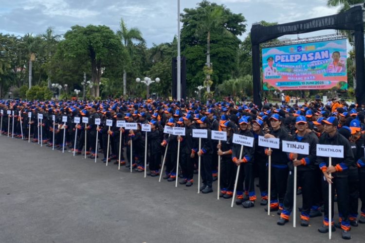 Para atlet yang berangkat Porprov Jatim XI, Jumat (13/6/2025)