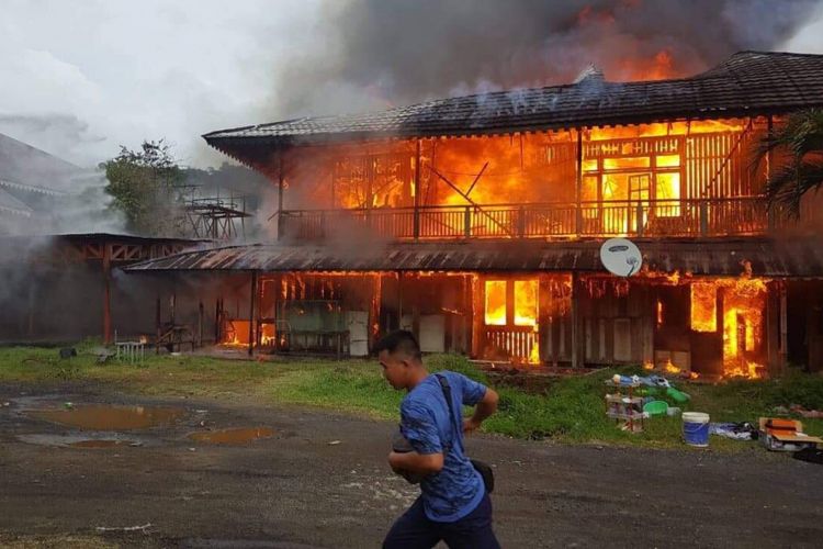 Mess keryawan Megamas Manado yang terbakar pada Senin (24/12/2018) sekitar pukul 16.20 Wita