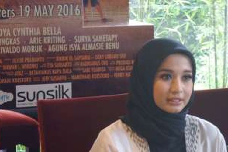 Laudya Cynthia Bella menghadiri acara screening film Aisyah: Biarkan Kami Bersaudara, di Epicentrum XXI, Kuningan, Jakarta Selatan, Senin (16/5/2016) malam.