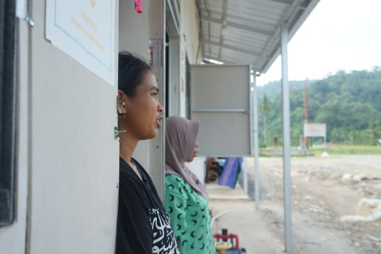 Derita Penyintas Bencana di Sumbar: Tinggal di Huntara Tanpa Kepastian, Pesisir dan Hutan Terancam