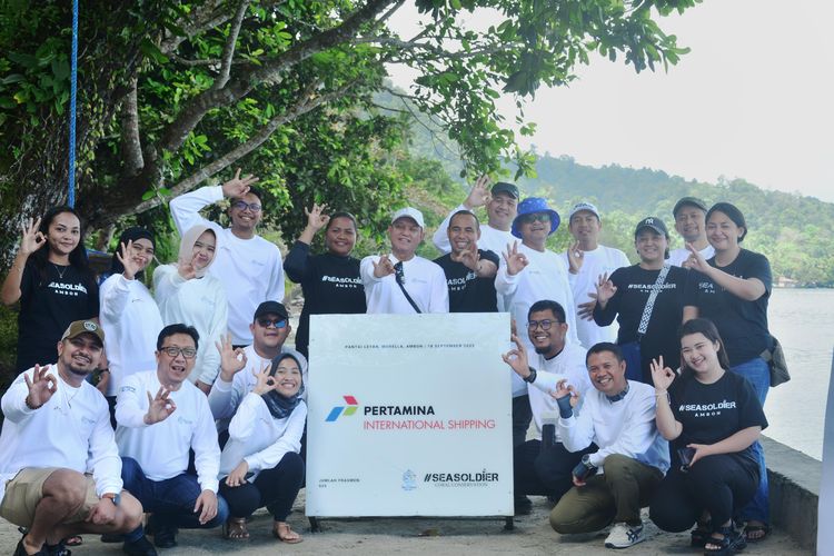 PT Pertamina International Shipping berkolaborasi dengan komunitas lingkungan Seasoldier melakukan penanaman 525 fragmen di Pantai Letan, Desa Morella, Maluku Tengah (2/10/2025).